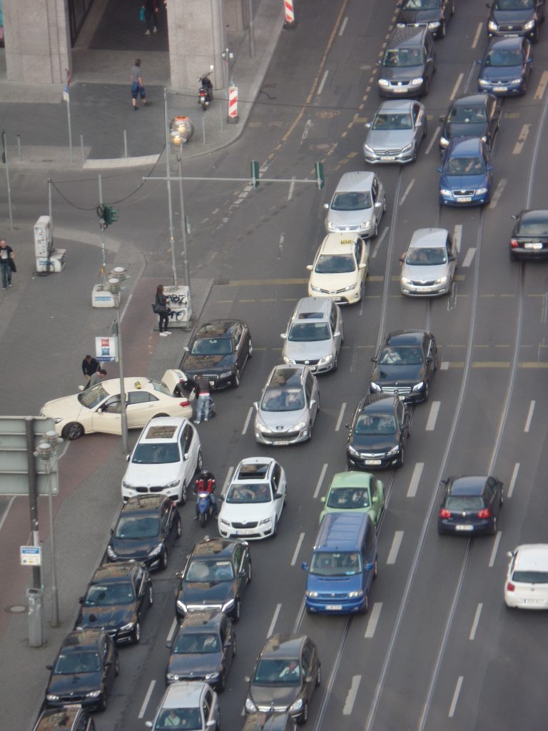 Aufmerksam und rücksichtsvoll Auf den Punkt gebracht